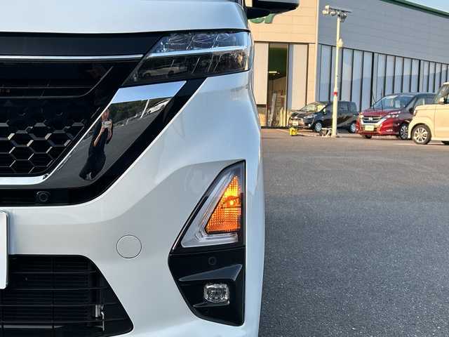 日産 ルークス ハイウェイスター Gターボ 佐賀県 2021(令3)年 5.7万km ホワイトパール/チタニウムグレー 2トーン 純正9インチナビゲーション/アラウンドビューモニター/前方ドライブレコーダー/片側パワースライドドア/左側ハンズフリースライドドア/車線逸脱警報/エマージェンシーブレーキ/LEDヘッドライト/フォグランプ/ヘッドライトレベライザー/純正15インチアルミホイール