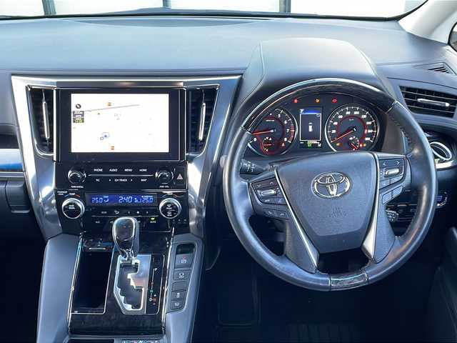 トヨタ アルファード S Cパッケージ 香川県 2020(令2)年 2.6万km ブラック 登録時走行距離25597km/Wサンルーフ/純正9型ディスプレイ（ナビ機能有）/（Bluetooth/USB）/バックカメラ/スペアタイヤ（オプション）/デジタルインナーミラー/トヨタセーフティセンス/・プリクラッシュセーフティ/・アダプティブクルーズコントロール/・レーンディパーチャーアラート/・オートマチックハイビーム/・リヤトラフィックアラート/・パーキングサポートブレーキ/・ロードサインアシスト/ブラインドスポットモニター/クリアランスソナー/nanoe/両側電動スライドドア/ウッドコンビステアリング/ステアリングスイッチ/ステアリングヒーター/黒革シート/前席ベンチレーション（ヒーター/クーラー）/前席パワーシート/運転席メモリー機能/3眼LEDライト/LEDフォグライト/電動パーキングブレーキ/オートブレーキホールド/シーケンシャルウィンカー/純正ビルトインETC/純正18インチアルミホイール/純正ドアバイザー/フロアマット/後席ロールサンシェード/スペアキー/1オーナー/取扱説明書/新車保証書