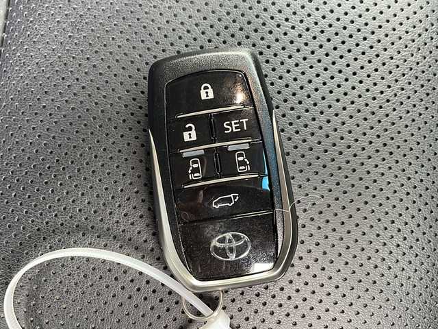 トヨタ アルファード S Cパッケージ 香川県 2020(令2)年 2.6万km ブラック 登録時走行距離25597km/Wサンルーフ/純正9型ディスプレイ（ナビ機能有）/（Bluetooth/USB）/バックカメラ/スペアタイヤ（オプション）/デジタルインナーミラー/トヨタセーフティセンス/・プリクラッシュセーフティ/・アダプティブクルーズコントロール/・レーンディパーチャーアラート/・オートマチックハイビーム/・リヤトラフィックアラート/・パーキングサポートブレーキ/・ロードサインアシスト/ブラインドスポットモニター/クリアランスソナー/nanoe/両側電動スライドドア/ウッドコンビステアリング/ステアリングスイッチ/ステアリングヒーター/黒革シート/前席ベンチレーション（ヒーター/クーラー）/前席パワーシート/運転席メモリー機能/3眼LEDライト/LEDフォグライト/電動パーキングブレーキ/オートブレーキホールド/シーケンシャルウィンカー/純正ビルトインETC/純正18インチアルミホイール/純正ドアバイザー/フロアマット/後席ロールサンシェード/スペアキー/1オーナー/取扱説明書/新車保証書