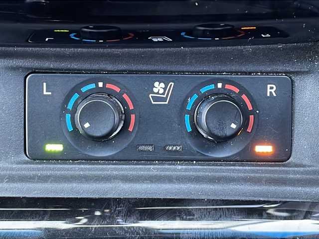 トヨタ アルファード S Cパッケージ 香川県 2020(令2)年 2.6万km ブラック 登録時走行距離25597km/Wサンルーフ/純正9型ディスプレイ（ナビ機能有）/（Bluetooth/USB）/バックカメラ/スペアタイヤ（オプション）/デジタルインナーミラー/トヨタセーフティセンス/・プリクラッシュセーフティ/・アダプティブクルーズコントロール/・レーンディパーチャーアラート/・オートマチックハイビーム/・リヤトラフィックアラート/・パーキングサポートブレーキ/・ロードサインアシスト/ブラインドスポットモニター/クリアランスソナー/nanoe/両側電動スライドドア/ウッドコンビステアリング/ステアリングスイッチ/ステアリングヒーター/黒革シート/前席ベンチレーション（ヒーター/クーラー）/前席パワーシート/運転席メモリー機能/3眼LEDライト/LEDフォグライト/電動パーキングブレーキ/オートブレーキホールド/シーケンシャルウィンカー/純正ビルトインETC/純正18インチアルミホイール/純正ドアバイザー/フロアマット/後席ロールサンシェード/スペアキー/1オーナー/取扱説明書/新車保証書