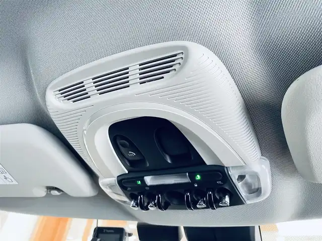 ＭＩＮＩ ＢＭＷ ミニ クロスオーバー クーパー D 大阪府 2020(令2)年 3.6万km セージグリーンメタリック ワンオーナー/ペッパーPGK/純正ナビ/バックカメラ/Bluetooth/コンフォートアクセス/ディスプレイリング/ACC/インテリセーフティ/ドラレコ/LEDヘッドライト/ユニオンジャックテール