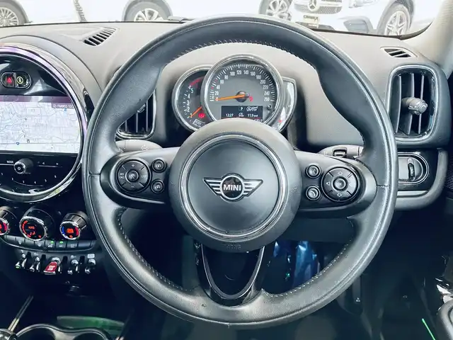 ＭＩＮＩ ＢＭＷ ミニ クロスオーバー クーパー D 大阪府 2020(令2)年 3.6万km セージグリーンメタリック ワンオーナー/ペッパーPGK/純正ナビ/バックカメラ/Bluetooth/コンフォートアクセス/ディスプレイリング/ACC/インテリセーフティ/ドラレコ/LEDヘッドライト/ユニオンジャックテール