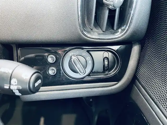 ＭＩＮＩ ＢＭＷ ミニ クロスオーバー クーパー D 大阪府 2020(令2)年 3.6万km セージグリーンメタリック ワンオーナー/ペッパーPGK/純正ナビ/バックカメラ/Bluetooth/コンフォートアクセス/ディスプレイリング/ACC/インテリセーフティ/ドラレコ/LEDヘッドライト/ユニオンジャックテール