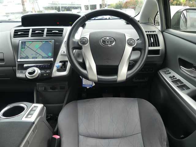 トヨタ プリウス α G ツーリングセレクション 愛知県 2013(平25)年 7.7万km ブラック (株)IDOMが運営する【じしゃロン名古屋鳴海店】の自社ローン専用車両になりますこちらは現金またはオートローンご利用時の価格です。自社ローンご希望の方は別途その旨お申付け下さい/純正HDDナビ/地デジTV/　【DVD/CD再生機能　Bluetooth接続】/格バックカメラ/フリップダウンモニター（V6N-R61C）/革巻きステアリング/ステアリングスイッチ/ETC/LEDヘッドライト/純正17インチアルミホイル/スマートキー
