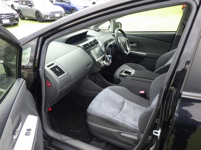 トヨタ プリウス α G ツーリングセレクション 愛知県 2013(平25)年 7.7万km ブラック (株)IDOMが運営する【じしゃロン名古屋鳴海店】の自社ローン専用車両になりますこちらは現金またはオートローンご利用時の価格です。自社ローンご希望の方は別途その旨お申付け下さい/純正HDDナビ/地デジTV/　【DVD/CD再生機能　Bluetooth接続】/格バックカメラ/フリップダウンモニター（V6N-R61C）/革巻きステアリング/ステアリングスイッチ/ETC/LEDヘッドライト/純正17インチアルミホイル/スマートキー