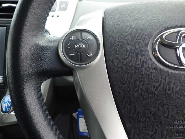 トヨタ プリウス α G ツーリングセレクション 愛知県 2013(平25)年 7.7万km ブラック (株)IDOMが運営する【じしゃロン名古屋鳴海店】の自社ローン専用車両になりますこちらは現金またはオートローンご利用時の価格です。自社ローンご希望の方は別途その旨お申付け下さい/純正HDDナビ/地デジTV/　【DVD/CD再生機能　Bluetooth接続】/格バックカメラ/フリップダウンモニター（V6N-R61C）/革巻きステアリング/ステアリングスイッチ/ETC/LEDヘッドライト/純正17インチアルミホイル/スマートキー
