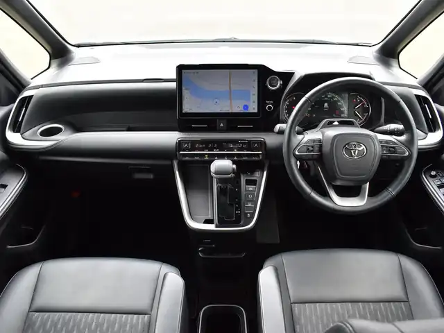 トヨタ ノア S－Z 福岡県 2022(令4)年 4万km ホワイトパールクリスタルシャイン ディスプレイオーディオプラス/・10.5インチディスプレイオーディオ車載メモリーナビ/・CD/DVD地デジTV/・12スピーカー/・USB入力/HDMI入力/・AM/FM/・AppleCarPlay/AndroidAuto/・ETC2.0ユニット/快適利便パッケージ(High)/・ハンズフリーパワースライドドア/・パワーバックドア/・ナノイーX/・ステアリングヒーター/・シートヒーター（2列目）/・オットマン/ブラインドスポットモニター/・安心降車アシスト/・アドバンストドライブ/・緊急時操舵支援/・フロントクロストラフィックアラート/・レーンチェンジアシスト/・パーキングサポートブレーキ/トヨタチームメイト/・アドバンストパーク/・パノラミックビューモニター/三眼LEDヘッドライト/14インチフリップダウンモニター/前後ドライブレコーダー/リアオートエアコン/純正17インチアルミホイール/ハーフレザーシート/保証書・取説・スペアキー