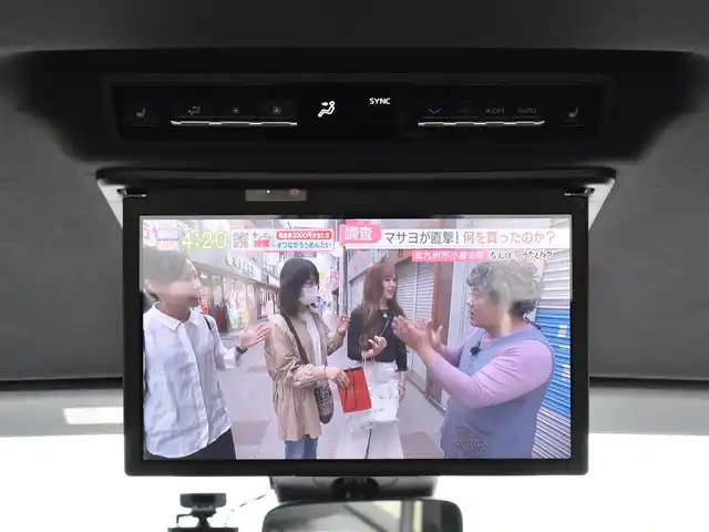 トヨタ ノア S－Z 福岡県 2022(令4)年 4万km ホワイトパールクリスタルシャイン ディスプレイオーディオプラス/・10.5インチディスプレイオーディオ車載メモリーナビ/・CD/DVD地デジTV/・12スピーカー/・USB入力/HDMI入力/・AM/FM/・AppleCarPlay/AndroidAuto/・ETC2.0ユニット/快適利便パッケージ(High)/・ハンズフリーパワースライドドア/・パワーバックドア/・ナノイーX/・ステアリングヒーター/・シートヒーター（2列目）/・オットマン/ブラインドスポットモニター/・安心降車アシスト/・アドバンストドライブ/・緊急時操舵支援/・フロントクロストラフィックアラート/・レーンチェンジアシスト/・パーキングサポートブレーキ/トヨタチームメイト/・アドバンストパーク/・パノラミックビューモニター/三眼LEDヘッドライト/14インチフリップダウンモニター/前後ドライブレコーダー/リアオートエアコン/純正17インチアルミホイール/ハーフレザーシート/保証書・取説・スペアキー