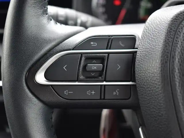 トヨタ ノア S－Z 福岡県 2022(令4)年 4万km ホワイトパールクリスタルシャイン ディスプレイオーディオプラス/・10.5インチディスプレイオーディオ車載メモリーナビ/・CD/DVD地デジTV/・12スピーカー/・USB入力/HDMI入力/・AM/FM/・AppleCarPlay/AndroidAuto/・ETC2.0ユニット/快適利便パッケージ(High)/・ハンズフリーパワースライドドア/・パワーバックドア/・ナノイーX/・ステアリングヒーター/・シートヒーター（2列目）/・オットマン/ブラインドスポットモニター/・安心降車アシスト/・アドバンストドライブ/・緊急時操舵支援/・フロントクロストラフィックアラート/・レーンチェンジアシスト/・パーキングサポートブレーキ/トヨタチームメイト/・アドバンストパーク/・パノラミックビューモニター/三眼LEDヘッドライト/14インチフリップダウンモニター/前後ドライブレコーダー/リアオートエアコン/純正17インチアルミホイール/ハーフレザーシート/保証書・取説・スペアキー