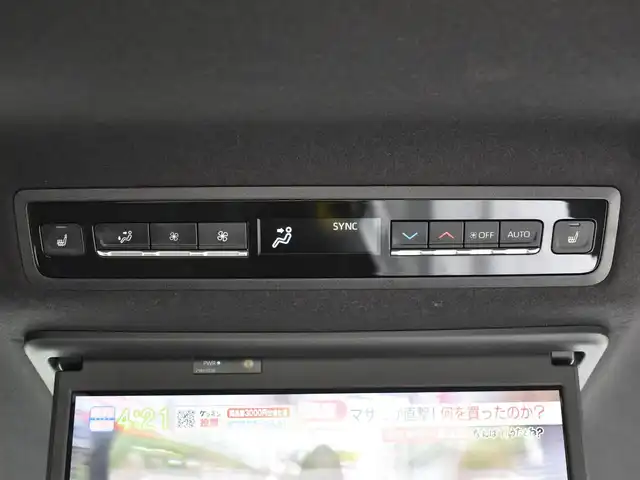 トヨタ ノア S－Z 福岡県 2022(令4)年 4万km ホワイトパールクリスタルシャイン ディスプレイオーディオプラス/・10.5インチディスプレイオーディオ車載メモリーナビ/・CD/DVD地デジTV/・12スピーカー/・USB入力/HDMI入力/・AM/FM/・AppleCarPlay/AndroidAuto/・ETC2.0ユニット/快適利便パッケージ(High)/・ハンズフリーパワースライドドア/・パワーバックドア/・ナノイーX/・ステアリングヒーター/・シートヒーター（2列目）/・オットマン/ブラインドスポットモニター/・安心降車アシスト/・アドバンストドライブ/・緊急時操舵支援/・フロントクロストラフィックアラート/・レーンチェンジアシスト/・パーキングサポートブレーキ/トヨタチームメイト/・アドバンストパーク/・パノラミックビューモニター/三眼LEDヘッドライト/14インチフリップダウンモニター/前後ドライブレコーダー/リアオートエアコン/純正17インチアルミホイール/ハーフレザーシート/保証書・取説・スペアキー