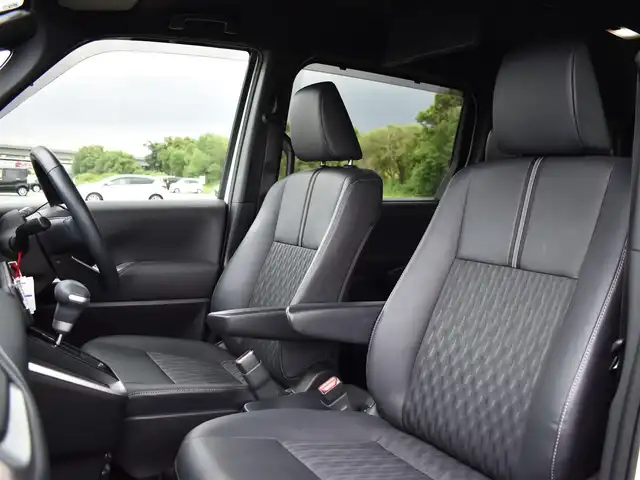 トヨタ ノア S－Z 福岡県 2022(令4)年 4万km ホワイトパールクリスタルシャイン ディスプレイオーディオプラス/・10.5インチディスプレイオーディオ車載メモリーナビ/・CD/DVD地デジTV/・12スピーカー/・USB入力/HDMI入力/・AM/FM/・AppleCarPlay/AndroidAuto/・ETC2.0ユニット/快適利便パッケージ(High)/・ハンズフリーパワースライドドア/・パワーバックドア/・ナノイーX/・ステアリングヒーター/・シートヒーター（2列目）/・オットマン/ブラインドスポットモニター/・安心降車アシスト/・アドバンストドライブ/・緊急時操舵支援/・フロントクロストラフィックアラート/・レーンチェンジアシスト/・パーキングサポートブレーキ/トヨタチームメイト/・アドバンストパーク/・パノラミックビューモニター/三眼LEDヘッドライト/14インチフリップダウンモニター/前後ドライブレコーダー/リアオートエアコン/純正17インチアルミホイール/ハーフレザーシート/保証書・取説・スペアキー