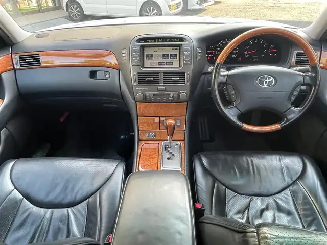 トヨタ セルシオ Cタイプ 静岡県 2001(平13)年 14万km ホワイトパールクリスタルシャイン サンルーフ/純正ナビ/MD/CD/黒革シート/前席シートヒーター/前席エアシート/前席パワーシート/運転席シートメモリー/クルーズコントロール/HIDヘッドライト/ETC/ウッドコンビステア/電動コーナーポール/全ドアイージークローザー/キーレス/スペアキー/保証書/取扱説明書/ナビ取扱説明書
