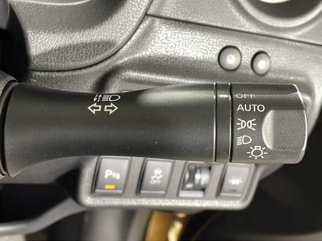 日産 ノート e－パワー X 沖縄県 2019(平31)年 5万km ギャラクシーゴールド 禁煙車　/社外ナビ[AVN-RB7]/（ＣＤ　ＤＶＤ　Ｂｌｕｅｔｏｏｔｈ）/バックカメラ　/コーナーセンサー　/ＥＴＣ　/前方ドライブレコーダー　/エマージェンシーブレーキ　/レーンキープアシスト　/ドアバイザー/純正アルミホイール