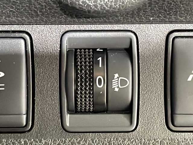 日産 ノート e－パワー X 沖縄県 2019(平31)年 5万km ギャラクシーゴールド 禁煙車　/社外ナビ[AVN-RB7]/（ＣＤ　ＤＶＤ　Ｂｌｕｅｔｏｏｔｈ）/バックカメラ　/コーナーセンサー　/ＥＴＣ　/前方ドライブレコーダー　/エマージェンシーブレーキ　/レーンキープアシスト　/ドアバイザー/純正アルミホイール