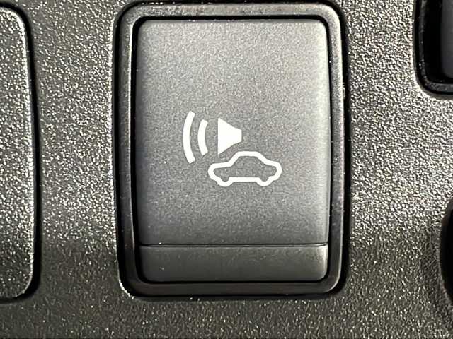 日産 ノート e－パワー X 沖縄県 2019(平31)年 5万km ギャラクシーゴールド 禁煙車　/社外ナビ[AVN-RB7]/（ＣＤ　ＤＶＤ　Ｂｌｕｅｔｏｏｔｈ）/バックカメラ　/コーナーセンサー　/ＥＴＣ　/前方ドライブレコーダー　/エマージェンシーブレーキ　/レーンキープアシスト　/ドアバイザー/純正アルミホイール