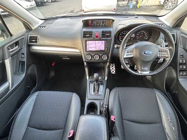 スバル フォレスター 2．0XT アイサイト 青森県 2013(平25)年 11.1万km クリスタルブラックシリカ 純正ナビ(BT/フルセグ/DVD/CD/ラジオ)/社外マフラー/STIタワーバー/バックカメラ/アイサイト/LEDアクセサリーライナー/社外(ハンドル/シフトレバー/パドルシフト)/前席シートヒーター/TEINダウンサス/社外サブコン/オートライト/HIDヘッドライト/フォグライト(フロント/リヤ)/電動格納ミラー/純正積込み(マフラー/ハンドル/シフトレバー/サス/グリル)/新車時保証書/取扱説明書