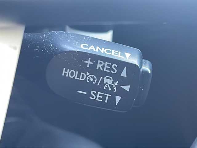 トヨタ プリウス S 岐阜県 2016(平28)年 1.6万km ダークブルーマイカM 禁煙車/純正ナビ/バックカメラ/プリクラッシュセーフティ/LDA/レーダークルーズコントロール/オートライト/オートハイビーム/プッシュスタート/スマートキー/ビルトインETC/純正フロアマット/ドアバイザー