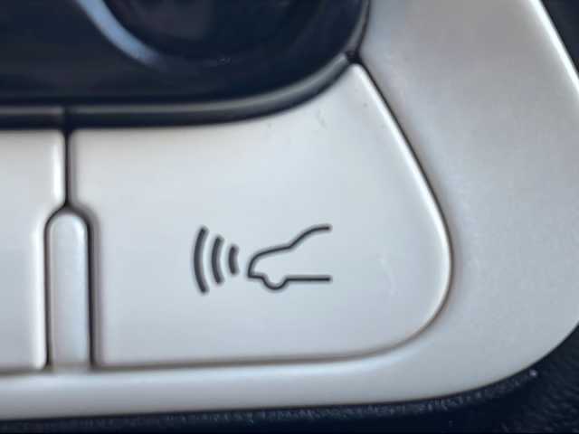 トヨタ プリウス S 岐阜県 2016(平28)年 1.6万km ダークブルーマイカM 禁煙車/純正ナビ/バックカメラ/プリクラッシュセーフティ/LDA/レーダークルーズコントロール/オートライト/オートハイビーム/プッシュスタート/スマートキー/ビルトインETC/純正フロアマット/ドアバイザー