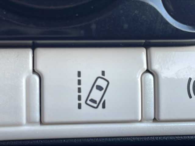 トヨタ プリウス S 岐阜県 2016(平28)年 1.6万km ダークブルーマイカM 禁煙車/純正ナビ/バックカメラ/プリクラッシュセーフティ/LDA/レーダークルーズコントロール/オートライト/オートハイビーム/プッシュスタート/スマートキー/ビルトインETC/純正フロアマット/ドアバイザー