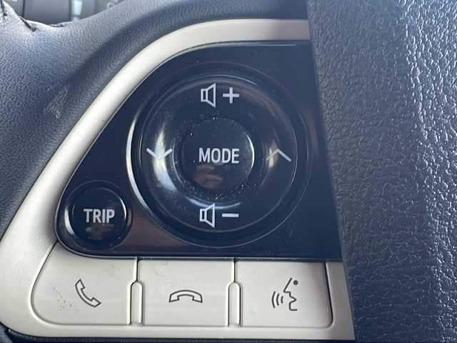 トヨタ プリウス S 岐阜県 2016(平28)年 1.6万km ダークブルーマイカM 禁煙車/純正ナビ/バックカメラ/プリクラッシュセーフティ/LDA/レーダークルーズコントロール/オートライト/オートハイビーム/プッシュスタート/スマートキー/ビルトインETC/純正フロアマット/ドアバイザー