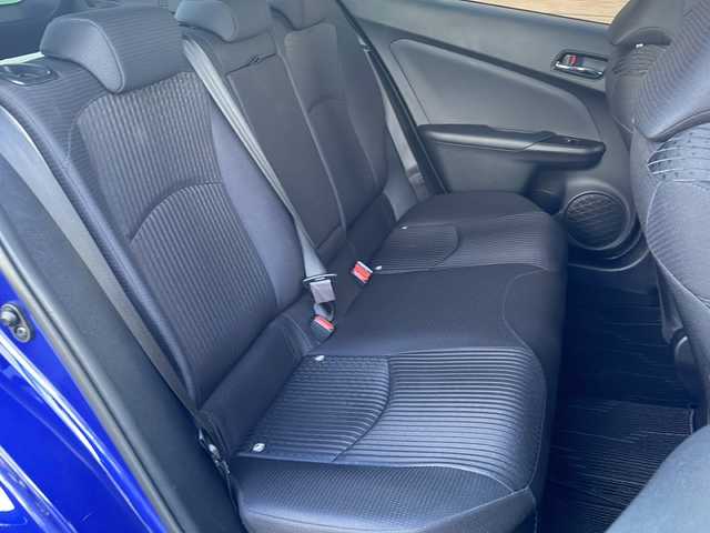 トヨタ プリウス S 岐阜県 2016(平28)年 1.6万km ダークブルーマイカM 禁煙車/純正ナビ/バックカメラ/プリクラッシュセーフティ/LDA/レーダークルーズコントロール/オートライト/オートハイビーム/プッシュスタート/スマートキー/ビルトインETC/純正フロアマット/ドアバイザー