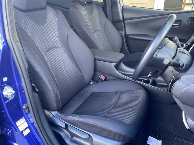 トヨタ プリウス S 岐阜県 2016(平28)年 1.6万km ダークブルーマイカM 禁煙車/純正ナビ/バックカメラ/プリクラッシュセーフティ/LDA/レーダークルーズコントロール/オートライト/オートハイビーム/プッシュスタート/スマートキー/ビルトインETC/純正フロアマット/ドアバイザー