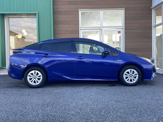 トヨタ プリウス S 岐阜県 2016(平28)年 1.6万km ダークブルーマイカM 禁煙車/純正ナビ/バックカメラ/プリクラッシュセーフティ/LDA/レーダークルーズコントロール/オートライト/オートハイビーム/プッシュスタート/スマートキー/ビルトインETC/純正フロアマット/ドアバイザー