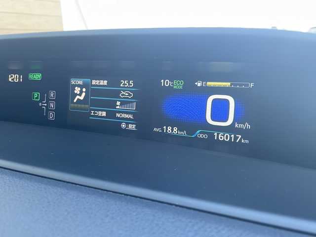 トヨタ プリウス S 岐阜県 2016(平28)年 1.6万km ダークブルーマイカM 禁煙車/純正ナビ/バックカメラ/プリクラッシュセーフティ/LDA/レーダークルーズコントロール/オートライト/オートハイビーム/プッシュスタート/スマートキー/ビルトインETC/純正フロアマット/ドアバイザー