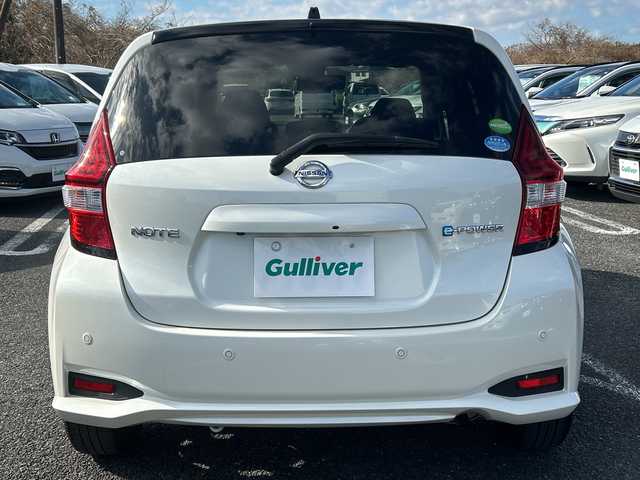 日産 ノート e－パワー X Bアロー 千葉県 2019(令1)年 1.7万km ブリリアントホワイトパール/スーパーブラック 2トーン ナビＭＭ３１８Ｄ－Ｗ　全方位カメラ　スマートルームミラー　ＥＴＣ　ドラレコ　クルーズコントロール　エマージェンシーブレーキ　レーンアシスト　オートライト　ステアスイッチ　スマートキー　１５インチＡＷ