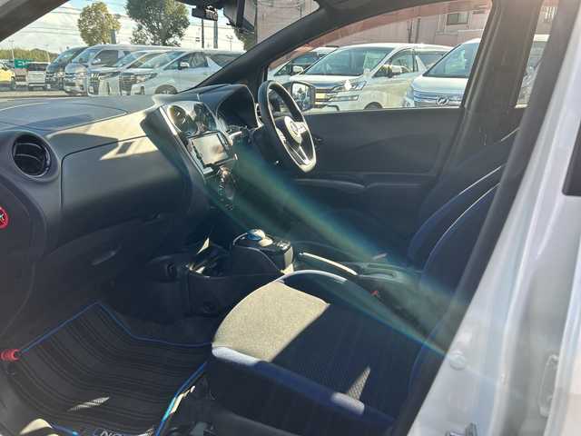 日産 ノート e－パワー X Bアロー 千葉県 2019(令1)年 1.7万km ブリリアントホワイトパール/スーパーブラック 2トーン ナビＭＭ３１８Ｄ－Ｗ　全方位カメラ　スマートルームミラー　ＥＴＣ　ドラレコ　クルーズコントロール　エマージェンシーブレーキ　レーンアシスト　オートライト　ステアスイッチ　スマートキー　１５インチＡＷ