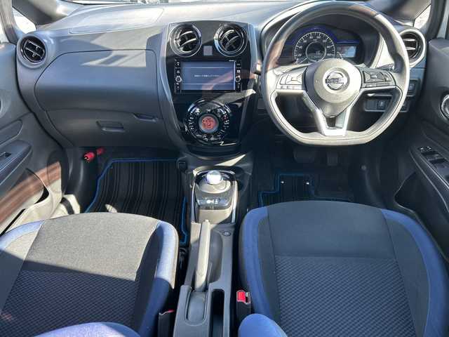 日産 ノート e－パワー X Bアロー 千葉県 2019(令1)年 1.7万km ブリリアントホワイトパール/スーパーブラック 2トーン ナビＭＭ３１８Ｄ－Ｗ　全方位カメラ　スマートルームミラー　ＥＴＣ　ドラレコ　クルーズコントロール　エマージェンシーブレーキ　レーンアシスト　オートライト　ステアスイッチ　スマートキー　１５インチＡＷ