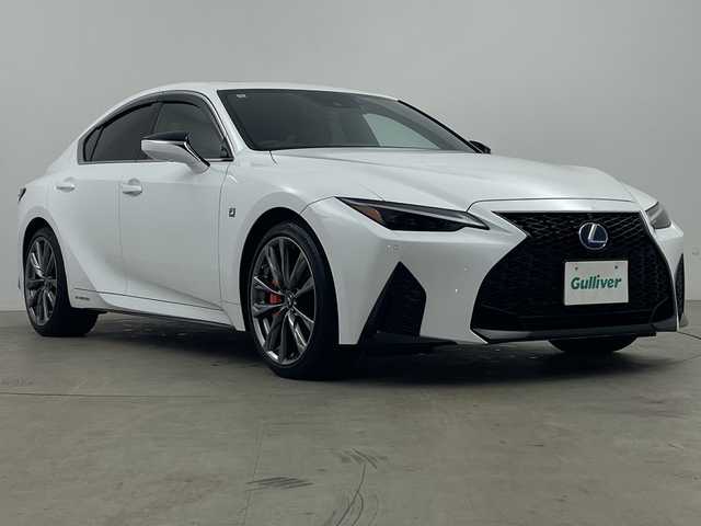 レクサス ＩＳ 鹿児島県 2020(令2)年 0.6万km ホワイトノーヴァガラスフレーク サンルーフ　/純正ナビ/（フルセグ/Bluetooth/CD/DVD）　/レーダークルーズコントロール　/パノラミックビューモニター　/プリクラッシュセーフティ　/ブラインドスポットモニター　/ベンチレーション　/メモリ付きパワーシート　/赤レザーシート　/オートハイビーム/オートライト/シートヒーター/エアシート/保証書/取扱説明書