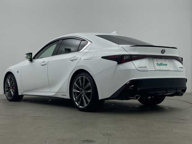 レクサス ＩＳ 鹿児島県 2020(令2)年 0.6万km ホワイトノーヴァガラスフレーク サンルーフ　/純正ナビ/（フルセグ/Bluetooth/CD/DVD）　/レーダークルーズコントロール　/パノラミックビューモニター　/プリクラッシュセーフティ　/ブラインドスポットモニター　/ベンチレーション　/メモリ付きパワーシート　/赤レザーシート　/オートハイビーム/オートライト/シートヒーター/エアシート/保証書/取扱説明書