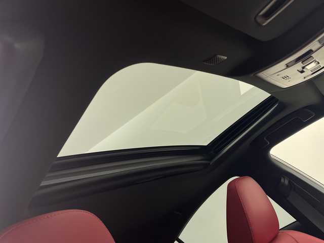 レクサス ＩＳ 鹿児島県 2020(令2)年 0.6万km ホワイトノーヴァガラスフレーク サンルーフ　/純正ナビ/（フルセグ/Bluetooth/CD/DVD）　/レーダークルーズコントロール　/パノラミックビューモニター　/プリクラッシュセーフティ　/ブラインドスポットモニター　/ベンチレーション　/メモリ付きパワーシート　/赤レザーシート　/オートハイビーム/オートライト/シートヒーター/エアシート/保証書/取扱説明書