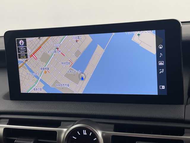 レクサス ＩＳ 鹿児島県 2020(令2)年 0.6万km ホワイトノーヴァガラスフレーク サンルーフ　/純正ナビ/（フルセグ/Bluetooth/CD/DVD）　/レーダークルーズコントロール　/パノラミックビューモニター　/プリクラッシュセーフティ　/ブラインドスポットモニター　/ベンチレーション　/メモリ付きパワーシート　/赤レザーシート　/オートハイビーム/オートライト/シートヒーター/エアシート/保証書/取扱説明書