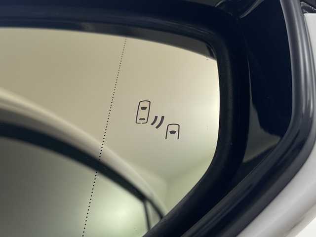 レクサス ＩＳ 鹿児島県 2020(令2)年 0.6万km ホワイトノーヴァガラスフレーク サンルーフ　/純正ナビ/（フルセグ/Bluetooth/CD/DVD）　/レーダークルーズコントロール　/パノラミックビューモニター　/プリクラッシュセーフティ　/ブラインドスポットモニター　/ベンチレーション　/メモリ付きパワーシート　/赤レザーシート　/オートハイビーム/オートライト/シートヒーター/エアシート/保証書/取扱説明書