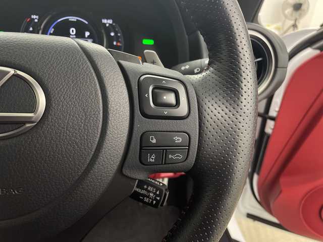 レクサス ＩＳ 鹿児島県 2020(令2)年 0.6万km ホワイトノーヴァガラスフレーク サンルーフ　/純正ナビ/（フルセグ/Bluetooth/CD/DVD）　/レーダークルーズコントロール　/パノラミックビューモニター　/プリクラッシュセーフティ　/ブラインドスポットモニター　/ベンチレーション　/メモリ付きパワーシート　/赤レザーシート　/オートハイビーム/オートライト/シートヒーター/エアシート/保証書/取扱説明書