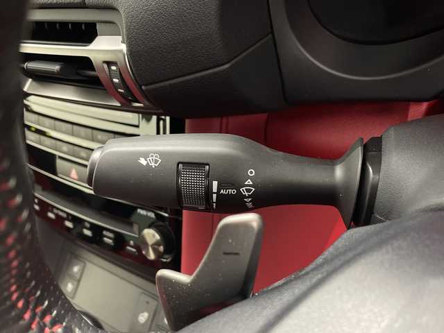 レクサス ＩＳ 鹿児島県 2020(令2)年 0.6万km ホワイトノーヴァガラスフレーク サンルーフ　/純正ナビ/（フルセグ/Bluetooth/CD/DVD）　/レーダークルーズコントロール　/パノラミックビューモニター　/プリクラッシュセーフティ　/ブラインドスポットモニター　/ベンチレーション　/メモリ付きパワーシート　/赤レザーシート　/オートハイビーム/オートライト/シートヒーター/エアシート/保証書/取扱説明書