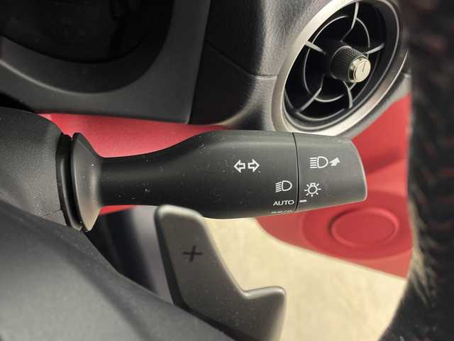 レクサス ＩＳ 鹿児島県 2020(令2)年 0.6万km ホワイトノーヴァガラスフレーク サンルーフ　/純正ナビ/（フルセグ/Bluetooth/CD/DVD）　/レーダークルーズコントロール　/パノラミックビューモニター　/プリクラッシュセーフティ　/ブラインドスポットモニター　/ベンチレーション　/メモリ付きパワーシート　/赤レザーシート　/オートハイビーム/オートライト/シートヒーター/エアシート/保証書/取扱説明書