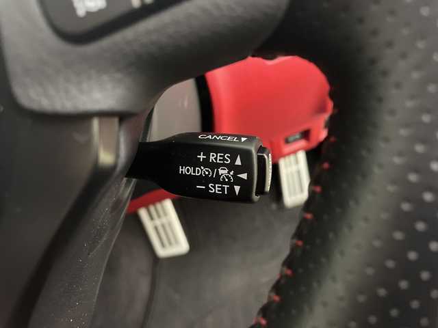 レクサス ＩＳ 鹿児島県 2020(令2)年 0.6万km ホワイトノーヴァガラスフレーク サンルーフ　/純正ナビ/（フルセグ/Bluetooth/CD/DVD）　/レーダークルーズコントロール　/パノラミックビューモニター　/プリクラッシュセーフティ　/ブラインドスポットモニター　/ベンチレーション　/メモリ付きパワーシート　/赤レザーシート　/オートハイビーム/オートライト/シートヒーター/エアシート/保証書/取扱説明書