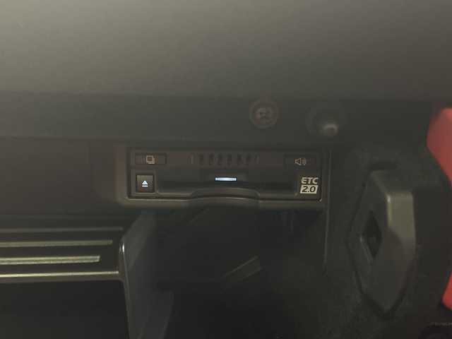 レクサス ＩＳ 鹿児島県 2020(令2)年 0.6万km ホワイトノーヴァガラスフレーク サンルーフ　/純正ナビ/（フルセグ/Bluetooth/CD/DVD）　/レーダークルーズコントロール　/パノラミックビューモニター　/プリクラッシュセーフティ　/ブラインドスポットモニター　/ベンチレーション　/メモリ付きパワーシート　/赤レザーシート　/オートハイビーム/オートライト/シートヒーター/エアシート/保証書/取扱説明書