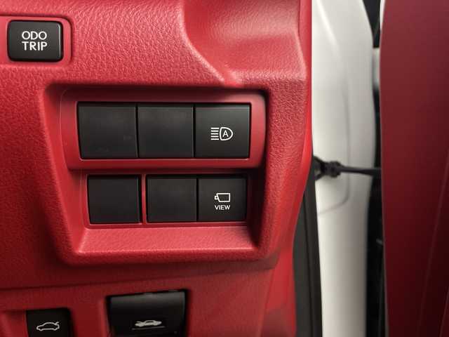 レクサス ＩＳ 鹿児島県 2020(令2)年 0.6万km ホワイトノーヴァガラスフレーク サンルーフ　/純正ナビ/（フルセグ/Bluetooth/CD/DVD）　/レーダークルーズコントロール　/パノラミックビューモニター　/プリクラッシュセーフティ　/ブラインドスポットモニター　/ベンチレーション　/メモリ付きパワーシート　/赤レザーシート　/オートハイビーム/オートライト/シートヒーター/エアシート/保証書/取扱説明書