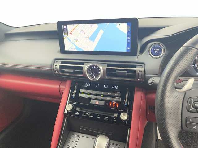 レクサス ＩＳ 鹿児島県 2020(令2)年 0.6万km ホワイトノーヴァガラスフレーク サンルーフ　/純正ナビ/（フルセグ/Bluetooth/CD/DVD）　/レーダークルーズコントロール　/パノラミックビューモニター　/プリクラッシュセーフティ　/ブラインドスポットモニター　/ベンチレーション　/メモリ付きパワーシート　/赤レザーシート　/オートハイビーム/オートライト/シートヒーター/エアシート/保証書/取扱説明書