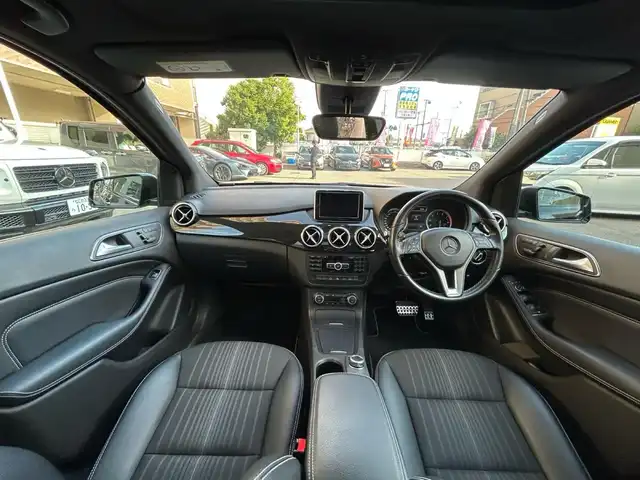 メルセデス・ベンツ Ｂ２５０ 大阪府 2014(平26)年 6.7万km コスモスブラック セーフティーパッケージ/・ブラインドスポットアシスト/・ディストロニックプラス/・プレセーフ/パノラミックスライディングルーフ/AMGマルチスポークアルミホイール/アダプティブブレーキ/アダプティブハイビームアシスト/アクティブパーキングアシスト/７インチワイドディスプレイ/ブラインドスポットモニター/コーナーセンサー/横滑り防止装置/衝突被害軽減システム/カーテンエアバック