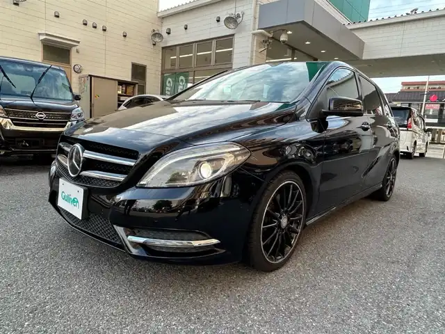メルセデス・ベンツ Ｂ２５０ 大阪府 2014(平26)年 6.7万km コスモスブラック セーフティーパッケージ/・ブラインドスポットアシスト/・ディストロニックプラス/・プレセーフ/パノラミックスライディングルーフ/AMGマルチスポークアルミホイール/アダプティブブレーキ/アダプティブハイビームアシスト/アクティブパーキングアシスト/７インチワイドディスプレイ/ブラインドスポットモニター/コーナーセンサー/横滑り防止装置/衝突被害軽減システム/カーテンエアバック