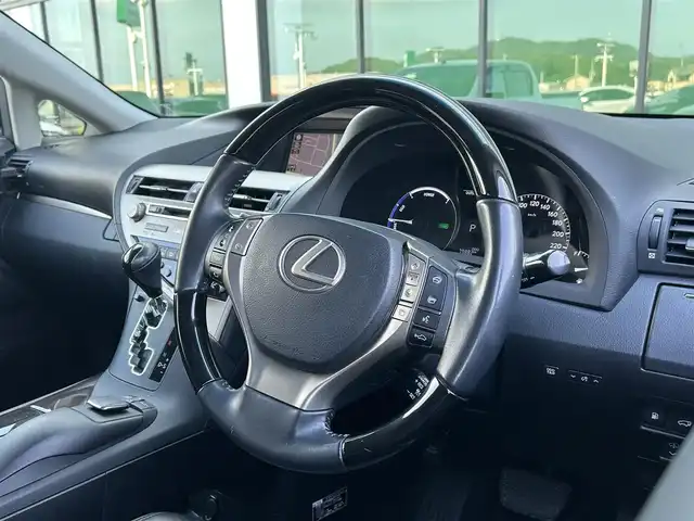 レクサス ＲＸ 450h バージョンL エアサス 香川県 2014(平26)年 8万km ブラック エアサスペンション（車高調）/純正ナビゲーション/【AM/FM/フルセグTV/BT/CD/DVD】/バックカメラ/プリクラッシュセーフティシステム/レーンキーピングアシスト/アダプティブハイビームシステム/ヘッドアップディスプレイ/前後クリアランスソナー/ステアリングヒーター/シートヒーター/エアシート（前席）/シートメモリー（前席）/パワーシート/ETC/LEDオートヘッドライト/LEDフォグランプ/ヘッドライトウォッシャー/100V電源/純正19インチアルミホイール/純正フロアマット/スマートキー/プッシュスタート