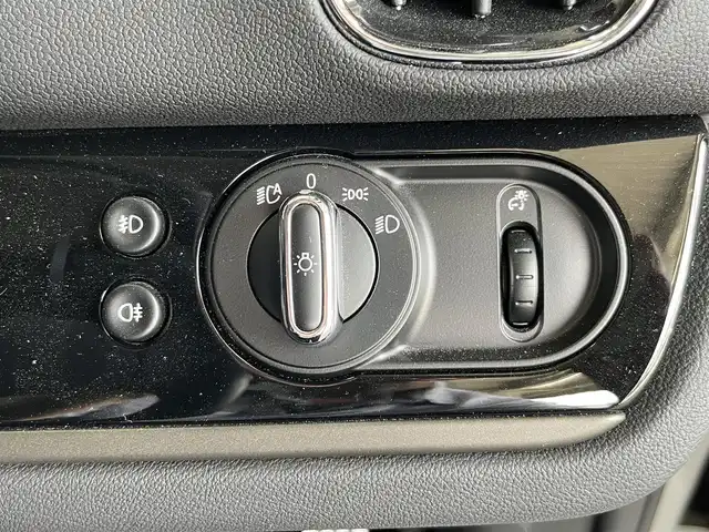 ＭＩＮＩ ＢＭＷ ミニ クロスオーバー クーパー S E オール4 山形県 2023(令5)年 1.5万km グレー 純正ディスプレイオーディオ/バックカメラ/AppleCarplay/アダプティブクルーズコントロール/アンビエントライト/コーナーセンサー/シートヒーター/インテリジェントセーフティ/レーンキープアシスト/ワイアレスチャージャー