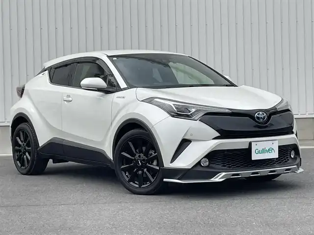 トヨタ Ｃ－ＨＲ G 群馬県 2017(平29)年 6.8万km ホワイトパールクリスタルシャイン 純正SDナビ（NSZT-W66T）/　CD/DVD/BT/SD/MSV/HDMI/フルセグTV/セーフティセンスP/・プリクラッシュセーフティシステム/・レーンディパーチャーアラート/・オートマチックハイビーム/・レーダークルーズコントロール/ブラインドスポットモニター/リアクロストラフィックアラート/クリアランスソナー/バックソナー/バックカメラ/LEDヘッドランプ/シーケンシャルターンランプ/ガナドール4本出しマフラー/TRD18インチアルミホイール