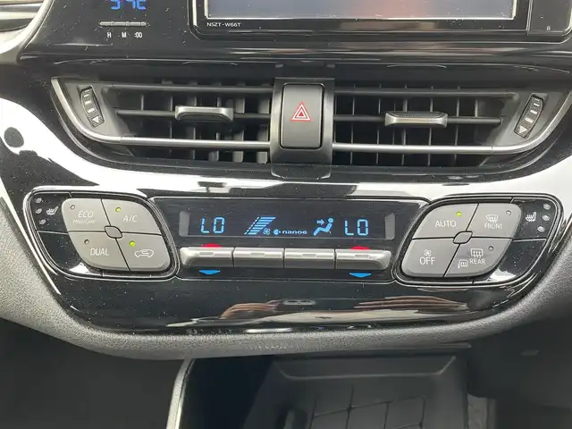 トヨタ Ｃ－ＨＲ G 群馬県 2017(平29)年 6.8万km ホワイトパールクリスタルシャイン 純正SDナビ（NSZT-W66T）/　CD/DVD/BT/SD/MSV/HDMI/フルセグTV/セーフティセンスP/・プリクラッシュセーフティシステム/・レーンディパーチャーアラート/・オートマチックハイビーム/・レーダークルーズコントロール/ブラインドスポットモニター/リアクロストラフィックアラート/クリアランスソナー/バックソナー/バックカメラ/LEDヘッドランプ/シーケンシャルターンランプ/ガナドール4本出しマフラー/TRD18インチアルミホイール