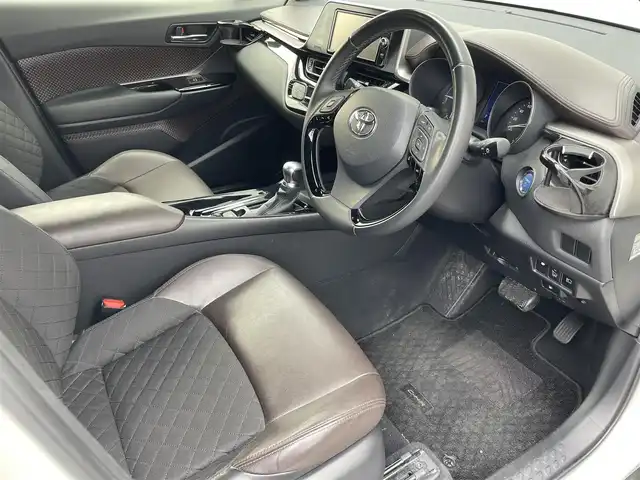 トヨタ Ｃ－ＨＲ G 群馬県 2017(平29)年 6.8万km ホワイトパールクリスタルシャイン 純正SDナビ（NSZT-W66T）/　CD/DVD/BT/SD/MSV/HDMI/フルセグTV/セーフティセンスP/・プリクラッシュセーフティシステム/・レーンディパーチャーアラート/・オートマチックハイビーム/・レーダークルーズコントロール/ブラインドスポットモニター/リアクロストラフィックアラート/クリアランスソナー/バックソナー/バックカメラ/LEDヘッドランプ/シーケンシャルターンランプ/ガナドール4本出しマフラー/TRD18インチアルミホイール